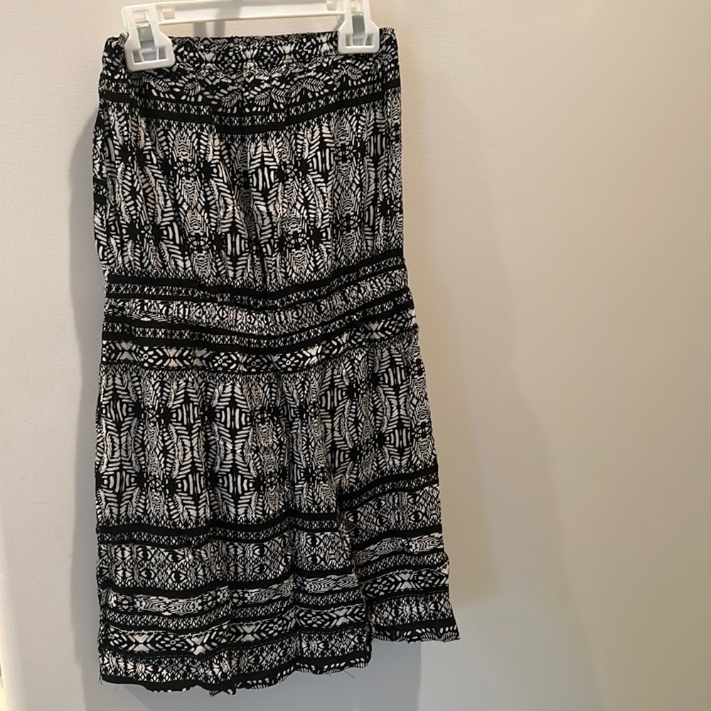 Black and white patterned strapless dress